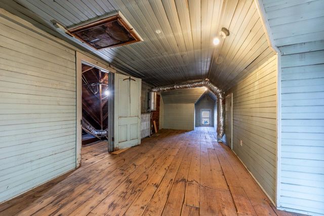 132 E 2nd St, Minneapolis, KS 67467