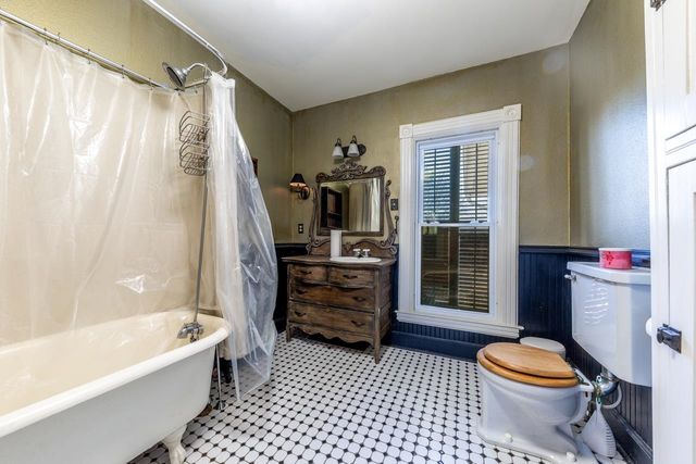 132 E 2nd St, Minneapolis, KS 67467