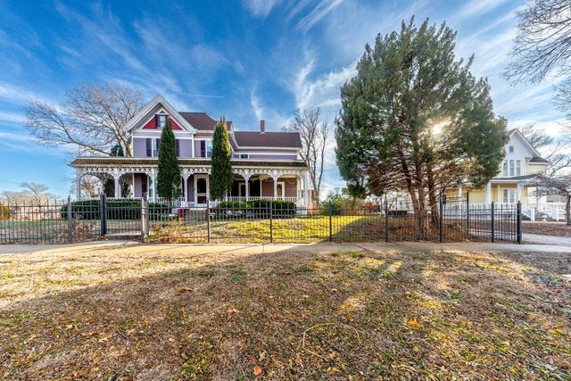 132 E 2nd St, Minneapolis, KS 67467