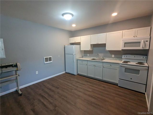 3144 Route 9W 400, New Windsor, NY 12553
