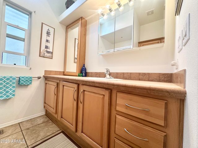 725 S EMERALD Drive, Apache Junction, AZ 85119