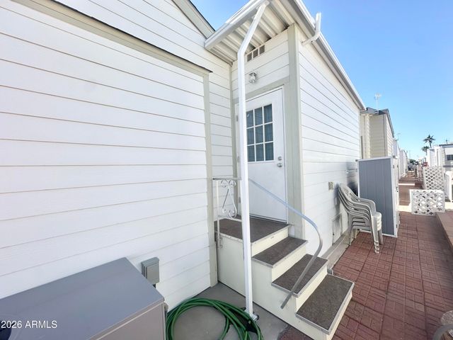 725 S EMERALD Drive, Apache Junction, AZ 85119