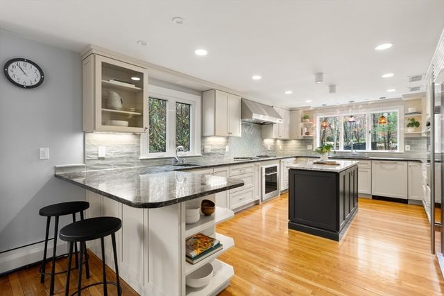 199 Country Rd, Weston, MA 02493