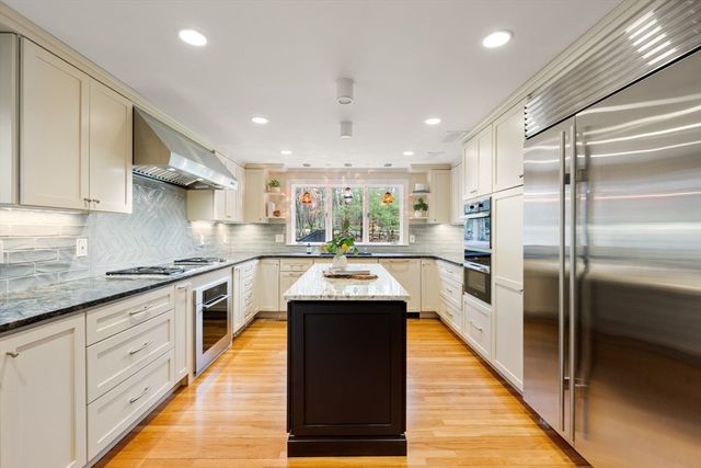 199 Country Rd, Weston, MA 02493