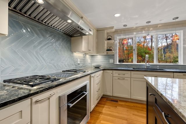 199 Country Rd, Weston, MA 02493