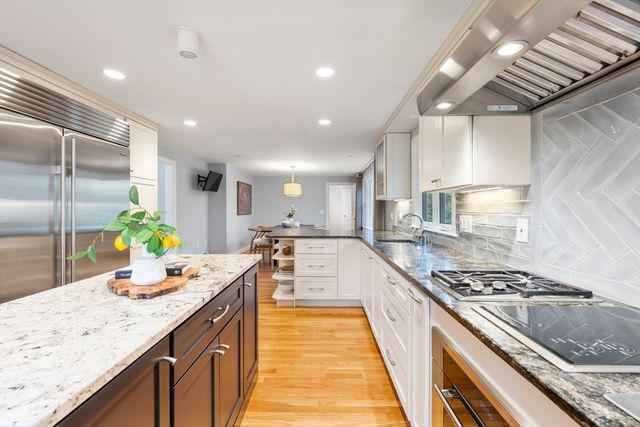 199 Country Rd, Weston, MA 02493