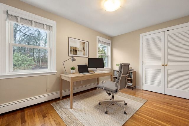 199 Country Rd, Weston, MA 02493