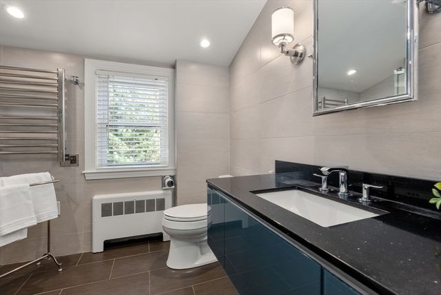 199 Country Rd, Weston, MA 02493