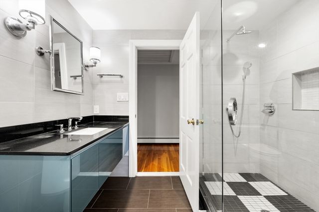 199 Country Rd, Weston, MA 02493