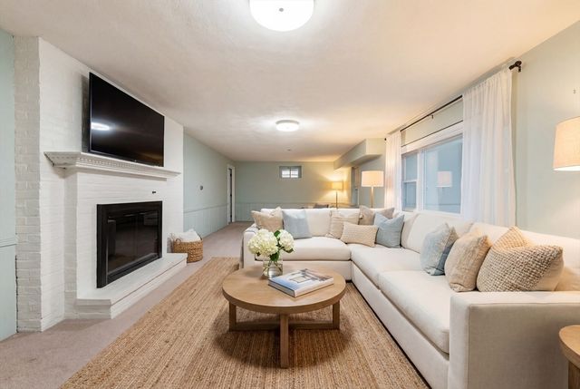 199 Country Rd, Weston, MA 02493