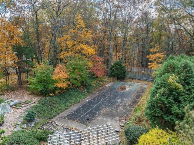 199 Country Rd, Weston, MA 02493