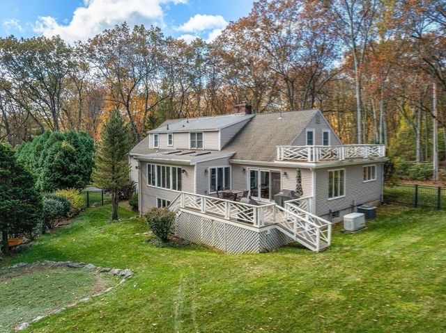 199 Country Rd, Weston, MA 02493