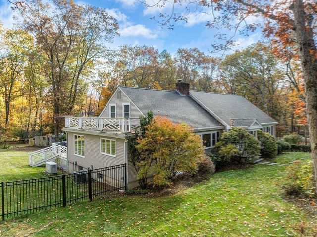 199 Country Rd, Weston, MA 02493