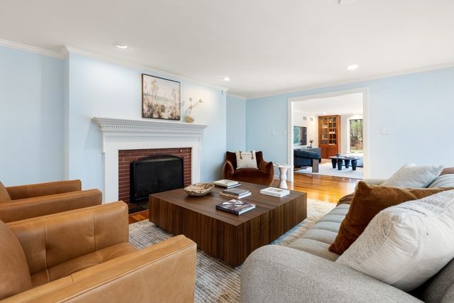 199 Country Rd, Weston, MA 02493