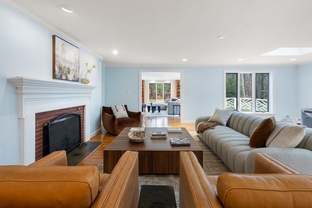 199 Country Rd, Weston, MA 02493