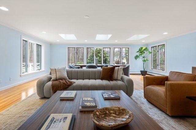 199 Country Rd, Weston, MA 02493