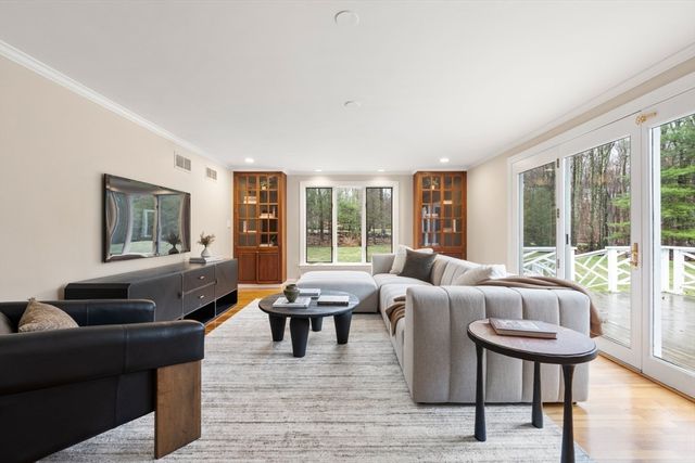 199 Country Rd, Weston, MA 02493