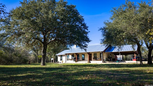 7869 County Road 203, Beeville, TX 78102