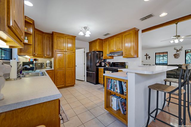 7869 County Road 203, Beeville, TX 78102