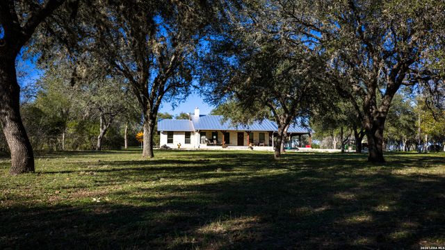 7869 County Road 203, Beeville, TX 78102