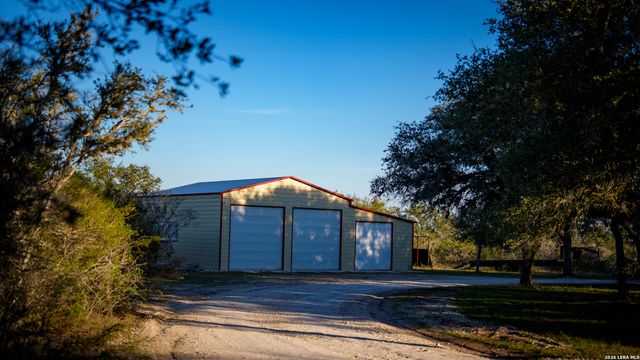 7869 County Road 203, Beeville, TX 78102
