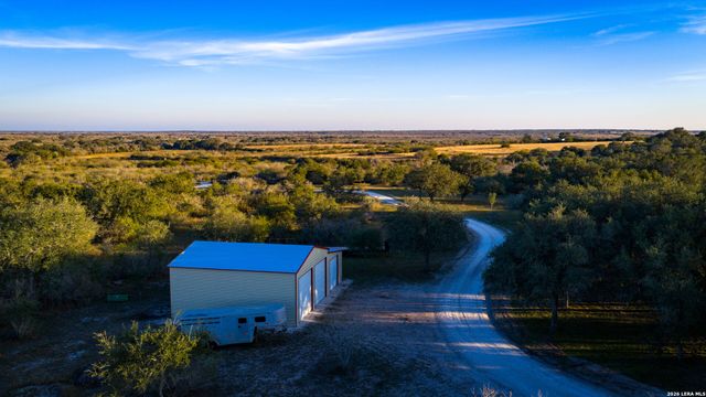 7869 County Road 203, Beeville, TX 78102