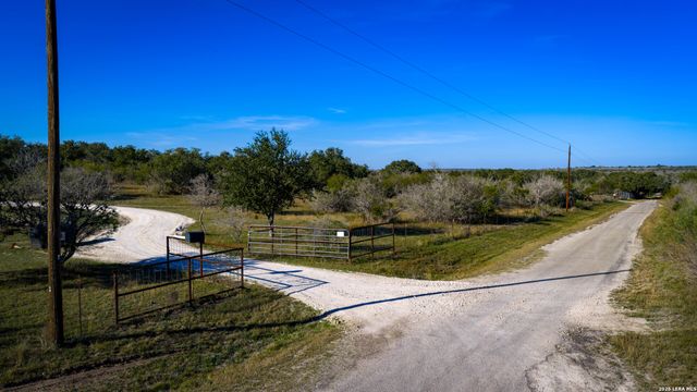 7869 County Road 203, Beeville, TX 78102