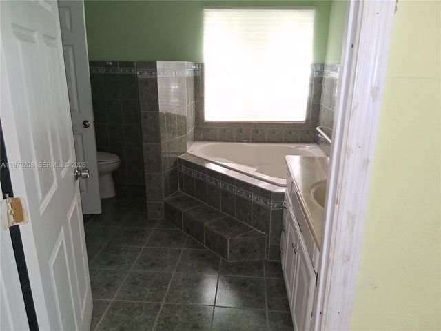 158 SW 5th St, Deerfield Beach, FL 33441