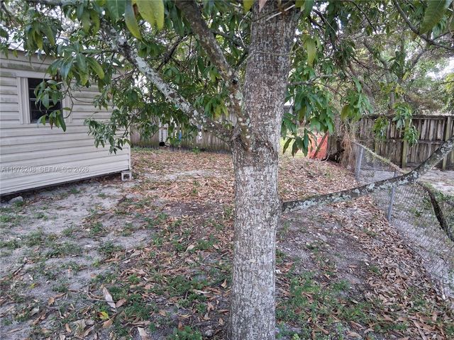 158 SW 5th St, Deerfield Beach, FL 33441