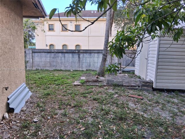 158 SW 5th St, Deerfield Beach, FL 33441