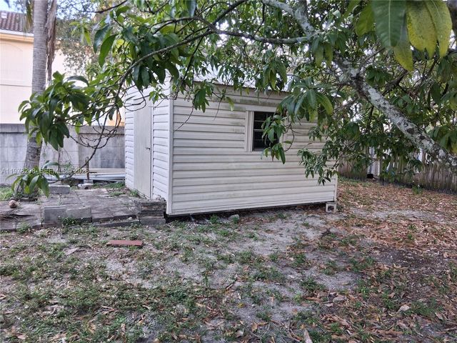 158 SW 5th St, Deerfield Beach, FL 33441