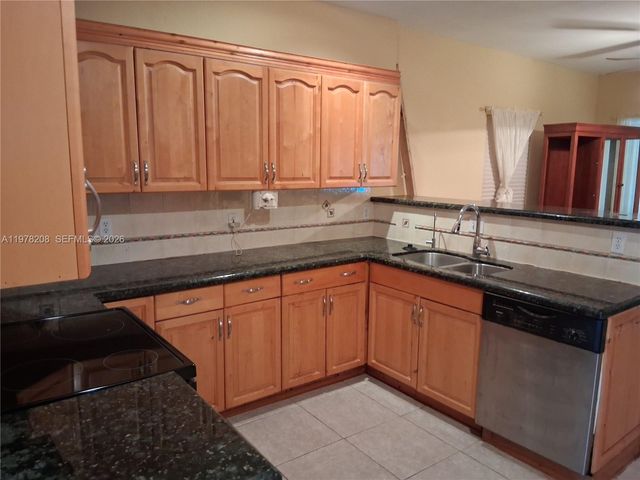 158 SW 5th St, Deerfield Beach, FL 33441