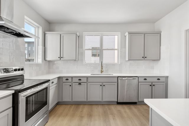 354 East Village Ln, Nashville, TN 37216