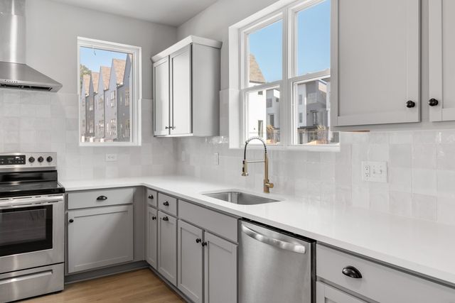 354 East Village Ln, Nashville, TN 37216