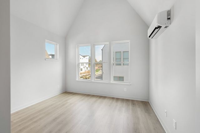 354 East Village Ln, Nashville, TN 37216