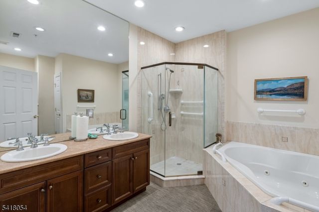 5205 Pointe Gate Dr, Livingston Twp., NJ 07039