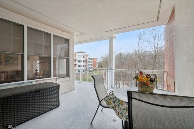 5205 Pointe Gate Dr, Livingston Twp., NJ 07039