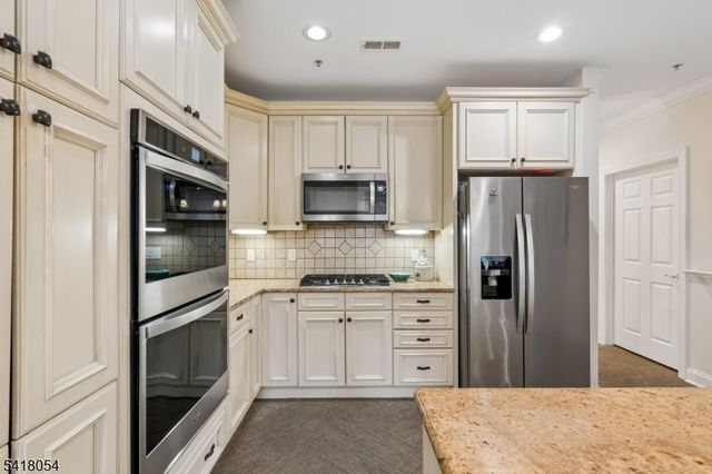 5205 Pointe Gate Dr, Livingston Twp., NJ 07039