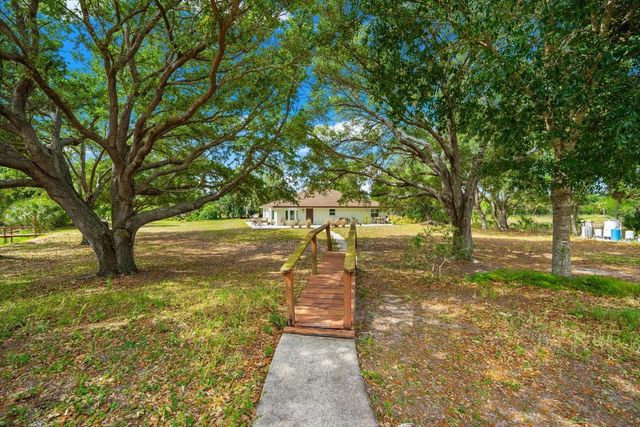 2900 CURRY LANE, Nokomis, FL 34275