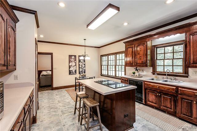8011 Wood Dr, Disputanta, VA 23842