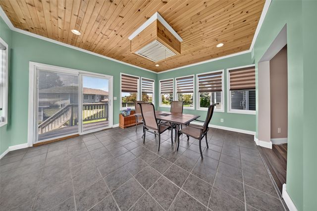 168 Free Bird Court, Palo, IA 52324