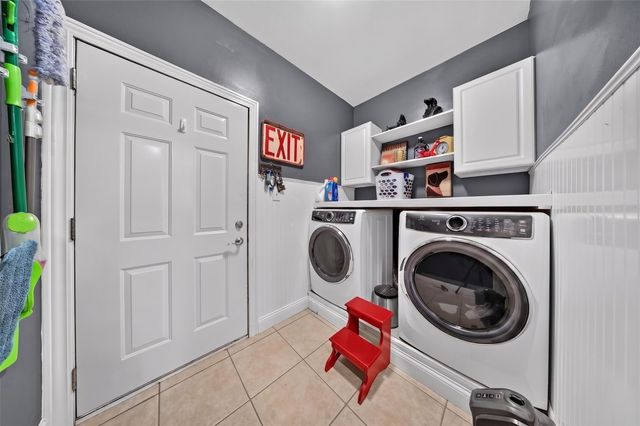 168 Free Bird Court, Palo, IA 52324
