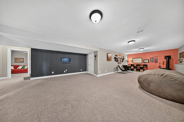 168 Free Bird Court, Palo, IA 52324