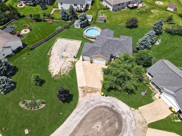 168 Free Bird Court, Palo, IA 52324