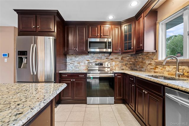 360 Fir Grove Road, Ronkonkoma, NY 11779