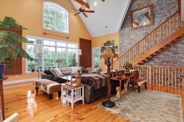 730 MERRIMANS LN, Winchester, VA 22601