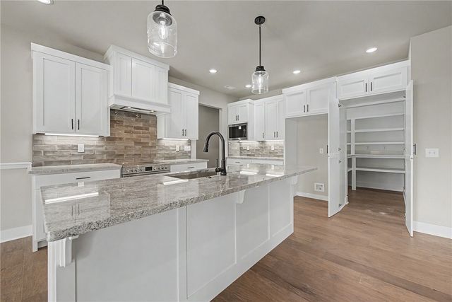 2 Grier Lane, Bella Vista, AR 72715