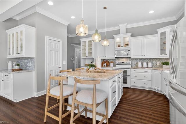 411 Lawnes Neck DR, Smithfield, VA 23430