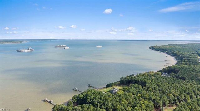 411 Lawnes Neck DR, Smithfield, VA 23430