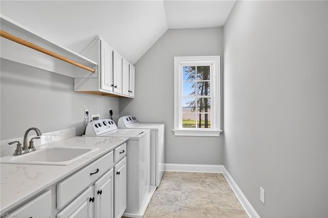 411 Lawnes Neck DR, Smithfield, VA 23430